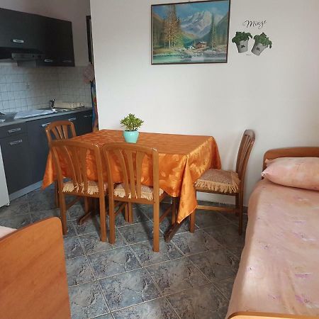 אומאג Apartman Edin מראה חיצוני תמונה